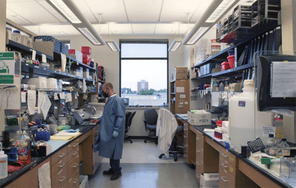 마크 존슨 연구소(Marc Johnson's lab)는 미주리대학교가 ‘코로나19(COVID-19)’의 하수를 검사하기 위해 사용하는 두 개의 실험실 중 하나이다. [사진출처(photo source) = 미주리대학교(University of Missouri)]