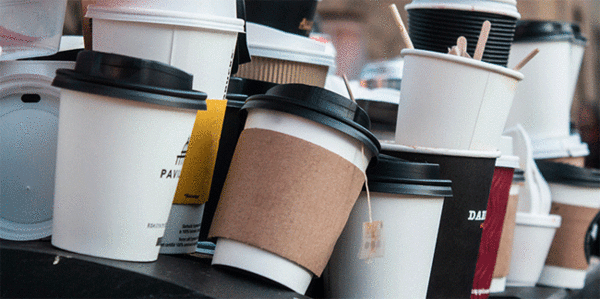 오는 6월 10일 이후부터는 커피, 음료, 제과제빵 등 79개 사업자와 105개 상표(브랜드)가 상위 법령의 기준에 따라 보증금제를 적용받아 소비자는 재활용 표찰(라벨)이 붙어있는 1회용 컵을 보증금제가 적용되는 매장에 반납하면 300원을 받을 수 있게 된다.