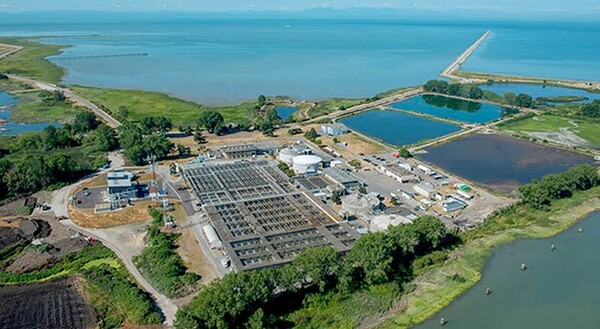 ĳ Ͼ  (Stantec) 긮Ƽ÷  ġ ̿ Ϸ ϼó(IIWWTP ; Iona Island Wastewater Treatment Plant) Ʈ α׷  Ʈ(PMC) ƴ.  [ó(Photo source) = (Stantec)]