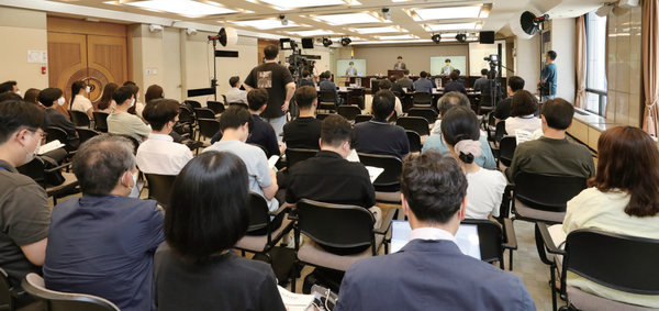한국환경연구원(KEI)은 지난 7월 14일 한국프레스센터 기자회견장에서 ‘기후위기와 인프라 노후화라는 이중의 도전에 직면한 물관리’를 주제로 ‘2022 KEI 물 심포지엄’을 개최했다.