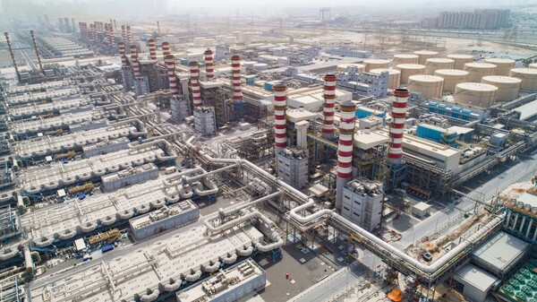  ִ Ը õ ̿   Ϻ   ˸ (Jebel Ali Power Plant)  ȭ (Water Desalination Complex) ְ    ֵϴ ְ   ֽ ÷ Ʈ ,   ý äϰ ִ.  [ó(photo source) = ι û(DEWA)]
