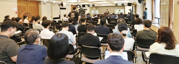 한국환경연구원(KEI)은 지난 7월 14일 한국프레스센터 기자회견장에서 ‘기후위기와 인프라 노후화라는 이중의 도전에 직면한 물관리’를 주제로 ‘2022 KEI 물 심포지엄’을 개최했다.