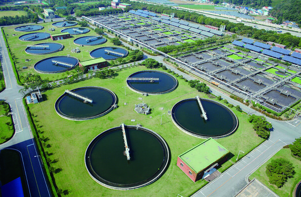 대구시는 현재 7개 하수처리장을 운영하고 있으며 수질오염의 주요 원인물질인 질소(N)와 인(P)을 고도처리하여 방류함으로써 금호강과 낙동강의 수질을 개선시켰다.
