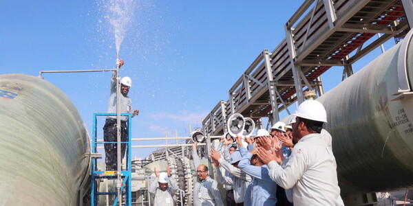  ۷ι  ǽÿ(ACCIONA) ϰ ð ƶ ִ Ը  ϳ  ڹٸ 2ȣ  ȭ ÷Ʈ(Al Khobar 2 reverse osmosis desalination plant)  1 30  ÿ .  [ó(Photo source) = ǽÿ(ACCIONA)]