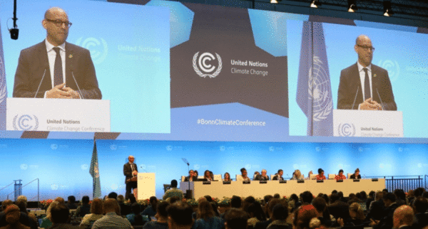  6 5Ϻ 15ϱ  (Bonn)  ĺȭ 籹ȸ(UNFCCC)  ȸǴ  --ķ 踦 ٷ ̰ ȣ    äν  ⿡   ȿ ó  ִ ־. [ó(Photo source) = ĺȭ(UN Climate Change) / Kiara Worth]