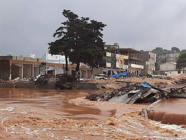 폭풍우를 동반한 폭풍‘다니엘’이 지중해 중부·동부 지역 강타하여 리비아·그리스·튀르키예·불가리아 등 피해 심각한 피해를 입혔다. 특히, 리비아 데르나시에서는 상류에 있는 두 개의 노후화된 댐이 붕괴되면서 홍수가 발생, 실종자가 1만명에 이를 것으로 국제적십자연맹은 밝혔다. [사진출처(Photo source) = 세계기상기구(WMO)]