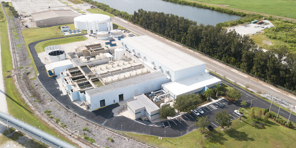 미국 플로리다주에 위치한 탬파 담수화 시설(Tampa desalination plant)이 9월 22일로 건설 25주년을 맞이했다. 이 담수화 시설은 가동을 시작한 이후 420억 갤런의 물을 처리했고, 1억5천900만㎥의 음용수를 탬파베이 지역에 공급했다. [사진출처(Photo source) = 악시오나(ACCIONA)]