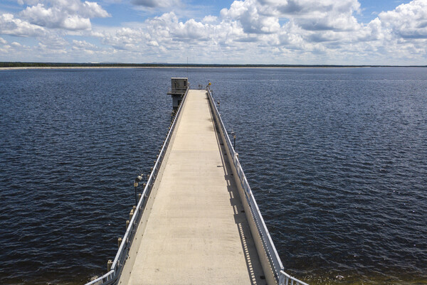 파베이 워터(Tampa Bay Water)는 미국 프로리다주 탬파베이시에 수돗물을 공급하는 유티릴티(utility) 회사이다. 사진은 탬파베이 워터가 관리하는 CW 빌영(Bill Young) 지역 수돗물 취수 자수지 전경. [사진출처(Photo source) = 탬파베이 워터(Tampa Bay Water)]
