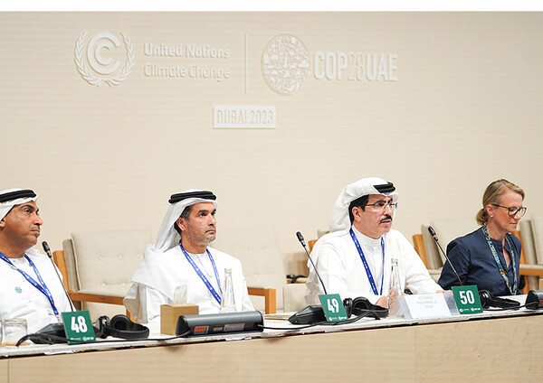 아랍에미리트(UAE) 두바이 수전력청(Dubai Electricity and Water Authority, DEWA)은 12월 10일(현지시각) 사이드 모하메드 알 타예르(HE Saeed Mohammed Al Tayer) DEWA의 MD·CEO가 '도시 물 복원력의 핵심 동인인 유틸리티(Utilities as a Key Driver of Urban Water Resilience)'라는 세션의 기조 연설을 통해 물생산 및 물사용의 효율성과 지속 가능성을 강화하기 위한 통합 전략을 강조했다고 밝혔다. [사진제공 = DEWA]