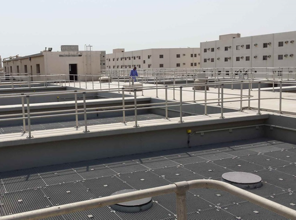 Nordic Water는 Bahrain의 최대 규모 하수 처리장을 재단장 했으며, 기존 모래 필터를 제거하고 160개의 DynaSand 필터를 설치했다 [사진출처(Photo source) = Sulzer]
