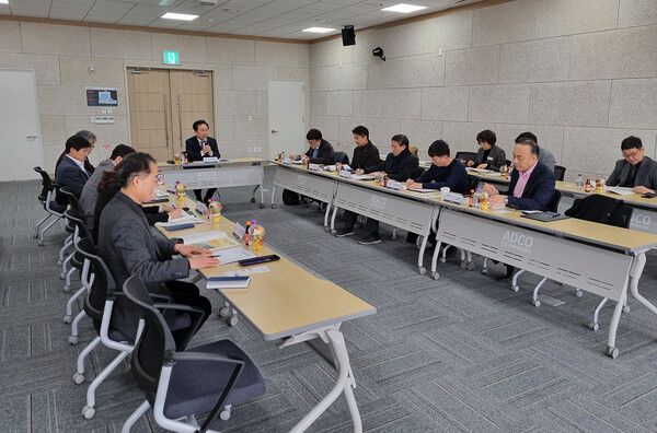 안동시는 지난 2일 안동국제컨벤션센터에서 ‘안동시 물산업 발전 워킹그룹 1차 회의’를 개최했다.
