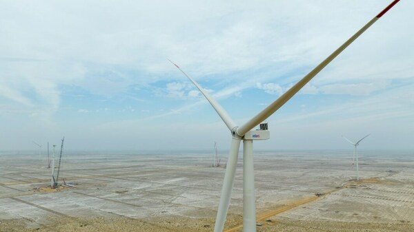India's largest 5.2 MW wind turbine, in Khavda. [사진제공 = Adani Green Energy]