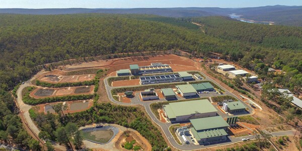 ǽÿ 2011 ȣ  9   ϳ ʵ(Goldfields)  ϴ մٸ (Mundaring Water Treatment Plant) , Ǽ,     ù °  Ʈ ߴ. [ó(Photo source) = ǽÿ(ACCIONA)]