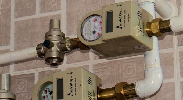 스마트 수도계량기는 유틸리티 회사와 소비자는 실시간 또는 거의 실시간으로 물 소비량을 추적할 수 있어 효율적인 물관리, 누수 감지 및 정확한 요금을 청구할 수 있다. [사진출처(Photo source) = 플리커(Flickr)]