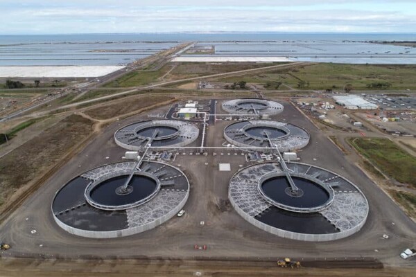 ȣ�� ���������(Melbourne Water)�� �����ϼ�ó����(Western Treatment Plant)�� ȹ�������� ������ ���� �ְ� ������ ���� ���Žü��� ��5W NRP(5 West Nutrient Removal Plant)���� �ϰ�, ���������� ���弭�� �ִٰ� 8�� 28�� ��ǥ�ߴ�. [������ó(Photo source) = ���������(Melbourne Water)]