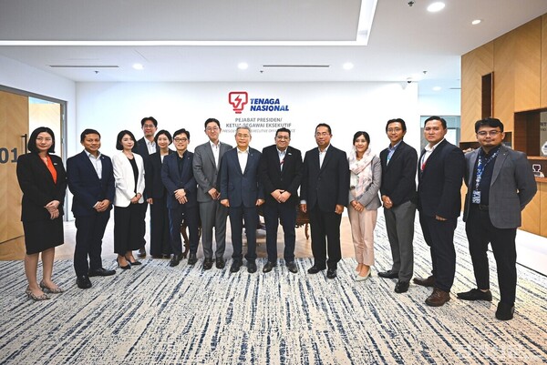 ������ 9�� 29�� �����̽þ� ���˶��Ǫ���� ��ġ�� TNB ���翡�� �赿ö ����� TNB CEO �ٶ� �ް��� ���� �Ż�����ű�� ���� ����� �����ߴ�. ���� ������ ��ȯ ����ȭ�� ��ź�� �ű���� �ֿ켱 ������ ��� ��Ʈ�ʽ��� Ȯ���� ������� �����ߴ�. [�������� = �ѱ����°���]