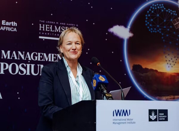 ÿ Ƶ(Rachael McDonnell) IWMI  μ  ߾ϰ ִ. [(Photo Source) = IWMI]