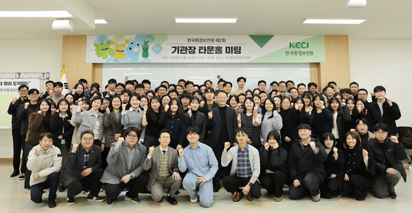 �ѱ�ȯ�溸������ ��� 2�ֳ��� �¾� ���� 2�Ⱓ�� �ֿ� ������ ���ƺ��� �̷� ������ �����ϱ� ���� ����2ȸ ����� Ÿ��Ȧ ���á��� �����ߴ�. ������ ������ ����(���)�� ���������� ����Կ� ���. [�������� = �ѱ�ȯ�溸����]