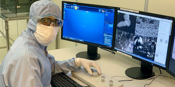 ���� �����(Jibin Antony)�� �븣���̰��б�����б�(NTNU) ���뷦���� �ֻ��������̰�(SEM)�� Ȱ���� �񽺹�Ÿ��Ʈ �������ڸ� �����ϰ� �ִ�. [��������(Photo Source) = NTNU Saravanan Janakiram]