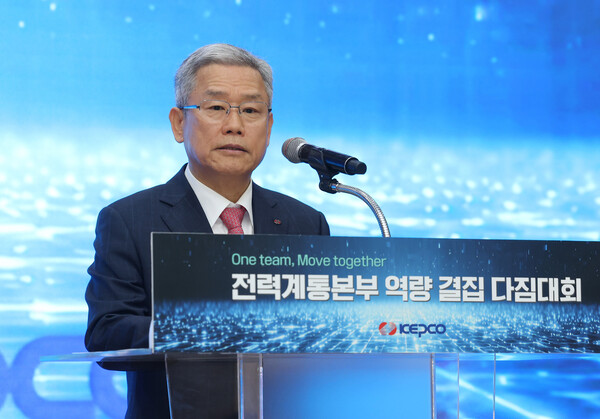 �ѱ�������&nbsp;��K-GRID �ż� ���� �������� ���� ���¸� �Ǽ� �Ⱓ�� ȹ�������� �����ϰ�, ��������� �߽��� ������ ����ȯ�� �������� ���� ���޿� �ӵ��� ����. ������ �λ縻�� ���ϴ� �赿ö �ѱ����� ����. [�������� = �ѱ����°��� ����]