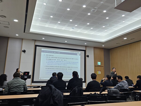 �ѹ̿� ���Ŀ�����ȯ��� ������ϼ��� �繫���� ��ǥ���. [�������� = �ѱ����ϼ���������ȸ]