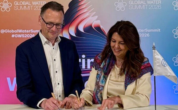������ ���� ����м������ �۷ι� ���� ���ڸ�����(GWI)�� ���� ���ȭ �� ������ȸ(IDRA)�� ���� ���̿� Ȯ�� ��ȹ(SWRI)���� â�� ��Ʈ�ʷμ� ���� 2030�� ���� �� ���� �� ����(2030 Global Water Agenda)�� �߽� ������ �� ���̿��� ���̱� ���� ��ȹ�� ��ǥ�ߴ�. ������ ũ�������� ����(Christopher Gasson) GWI�� ������ �� CEO(����)�� ���� ��ī��(Shannon McCarthy) ���� ���ȭ �� ���� ��ȸ(IDRA) �繫����(������)�� ���� ���̿� Ȯ�� ��ȹ(SWRI)���� ������ �ϰ� �ִ�. [������ó(Photo source) = ���� ���ȭ �� ���� ��ȸ(IDRA)]