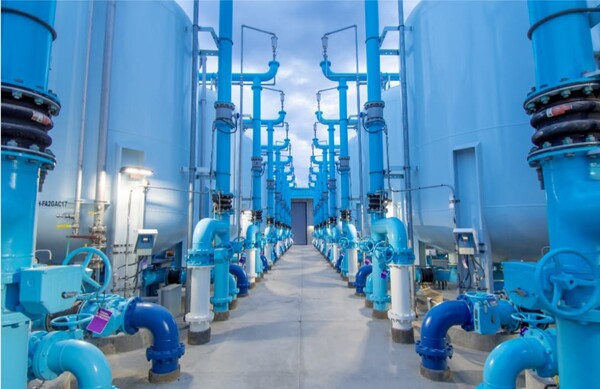 ǻ�� ���� �ν���������(Pure Water Los Angeles)�� ���̿���� ��ȭ�Ͽ� ��ǰ�� �ļ��� ���ο� ���޿��� �����, LA���� ������ ���� 70% �޼� ��ǥ�� �����ϰ�, ������ ������� �� ���� �������� ��ȭ�� ��ȹ�̴�. [������ó(Photo source) = �ν��������� �������±�(Los Angeles Department of Water & Power)]